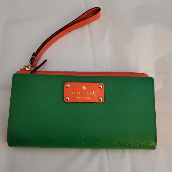 kate spade Handbags - Kate Spade  New York wallet - wrislet for women.